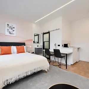  Apartament D8 House