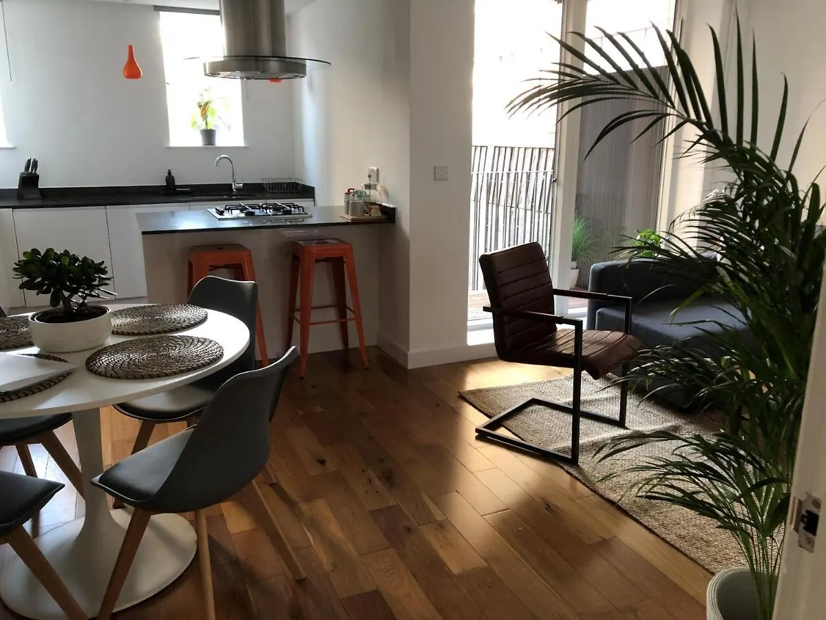 Flat 1 Bevenden Apartment London